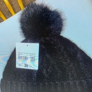 Women's Alpaca Wool-Blend Cable-Knit Pom Beanie